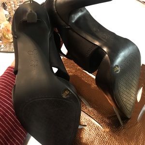 Really cute with any outfit even work outfits!